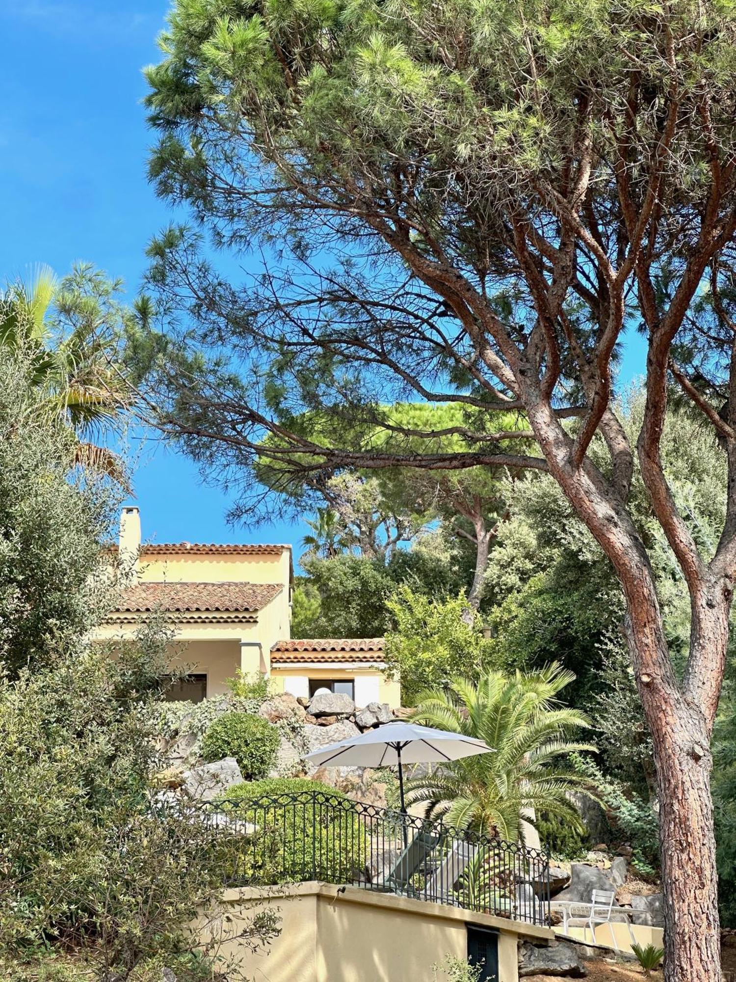 Villa Boca A Gigaro - Avec Vue Et Piscine Chauffee La Croix-Valmer Luaran gambar